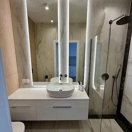 Апартаменты Premium With Balcony Air Conditioning And Garage In